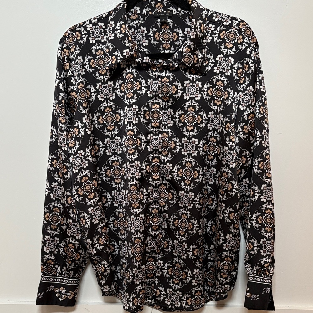 Ann Taylor Black Floral Medallion Button-Up Blouse